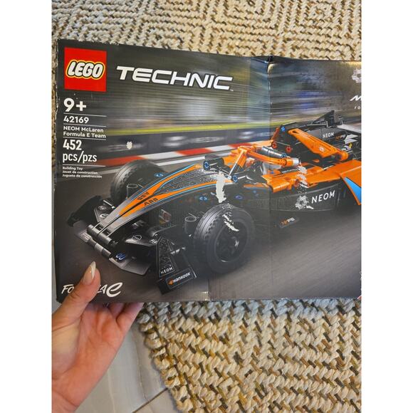 LEGO Technic NEOM McLaren Formula E Race Car Toy 42169 *SEE DETAILS* - Picture 7 of 16